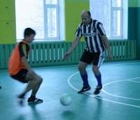 Младший против старшего. Кто кого?